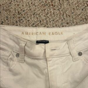American Eagle Outfitters White Jeggings with Sleek Design